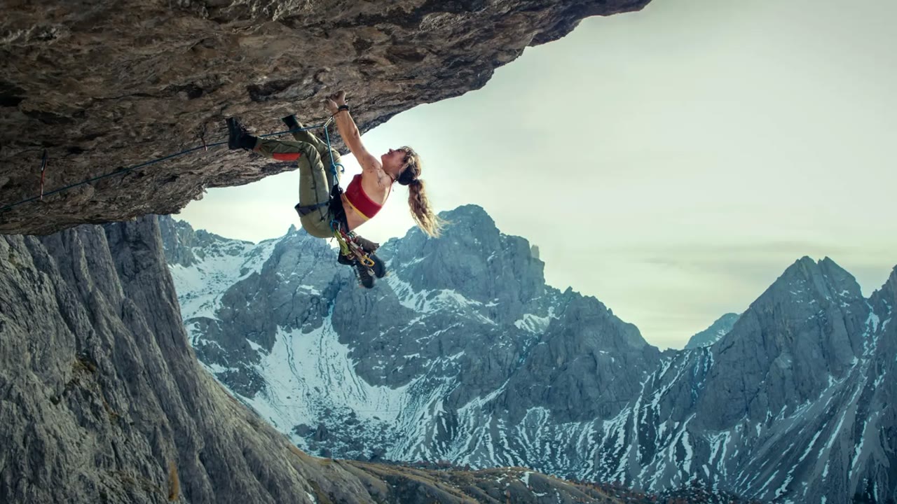 Cliffhanger 2 — film still