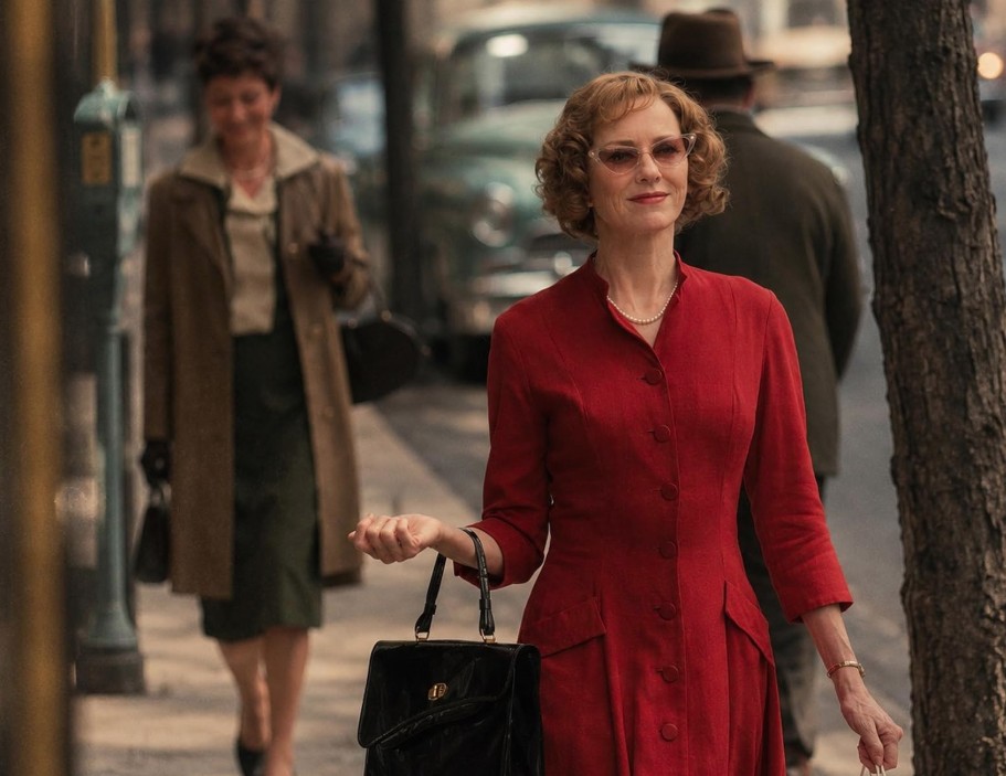The Housewife production still 1